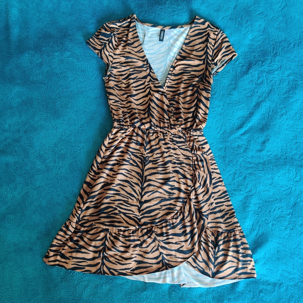 NWOT Tiger Stripe Midi Dress